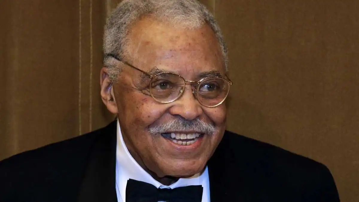 Fallece James Earl Jones, la icónica voz detrás de Darth Vader y Mufasa