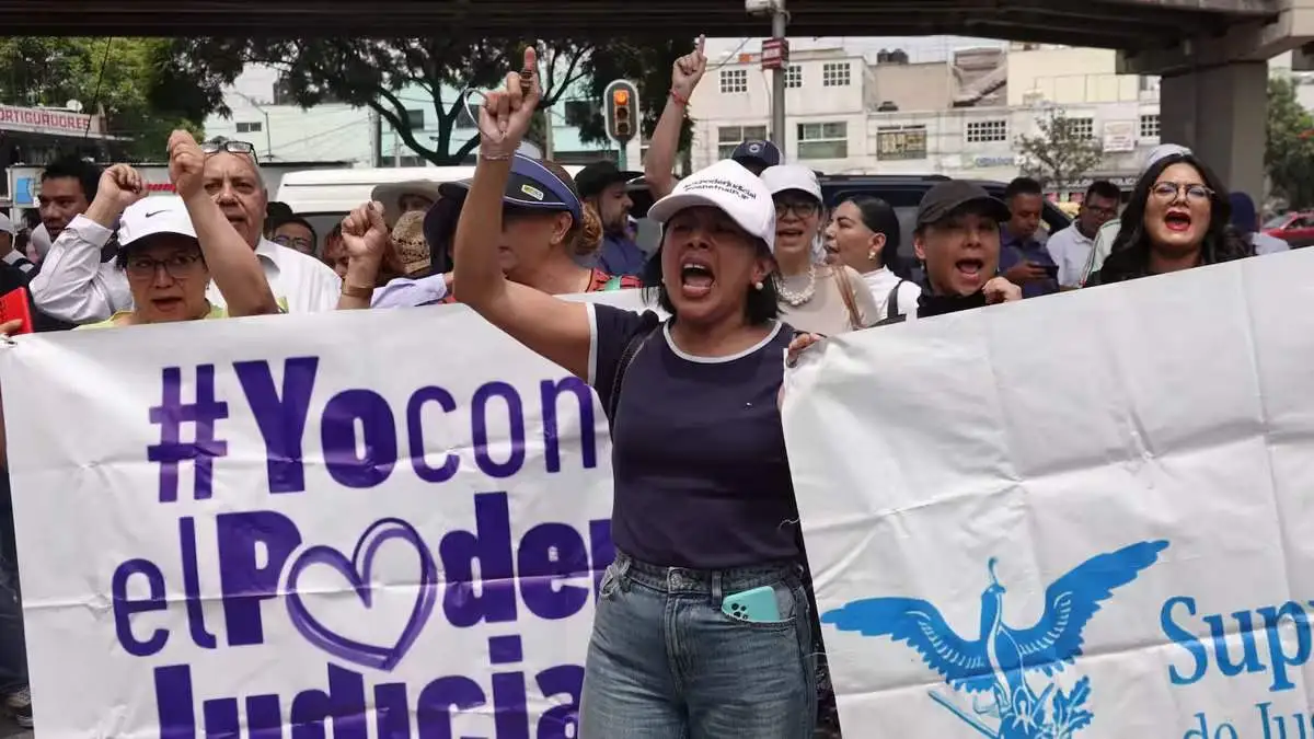 Trabajadores del Poder Judicial y estudiantes bloquean accesos al Senado