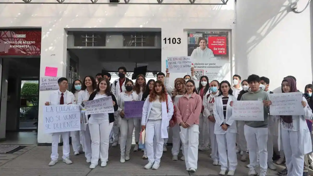 Alumnos de la Facultad de Medicina de la UPAEP inician paro por mejoras en la enseñanza