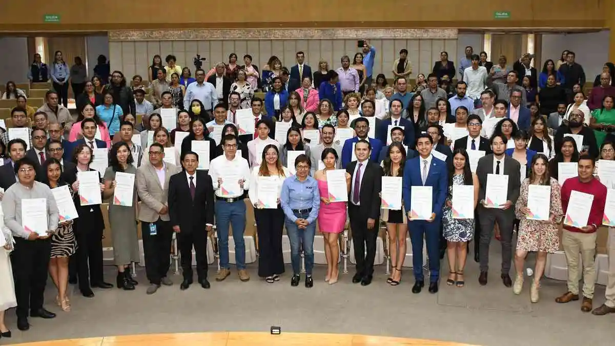 245 Egresados de la BUAP reciben el Premio Ceneval