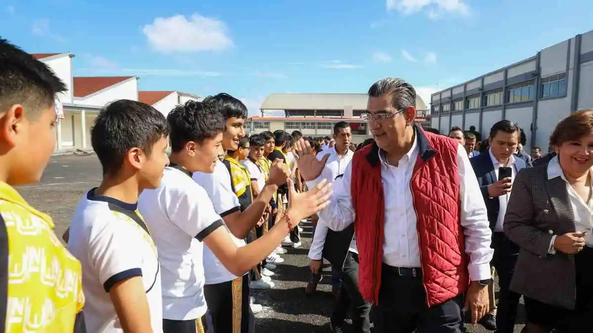 Techado en Teziutlán: Salomón mejora la infraestructura educativa