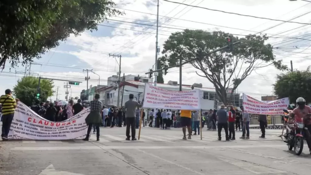 Valsequillo y Las Torres cerradas por ejidatarios de San Baltazar Campeche