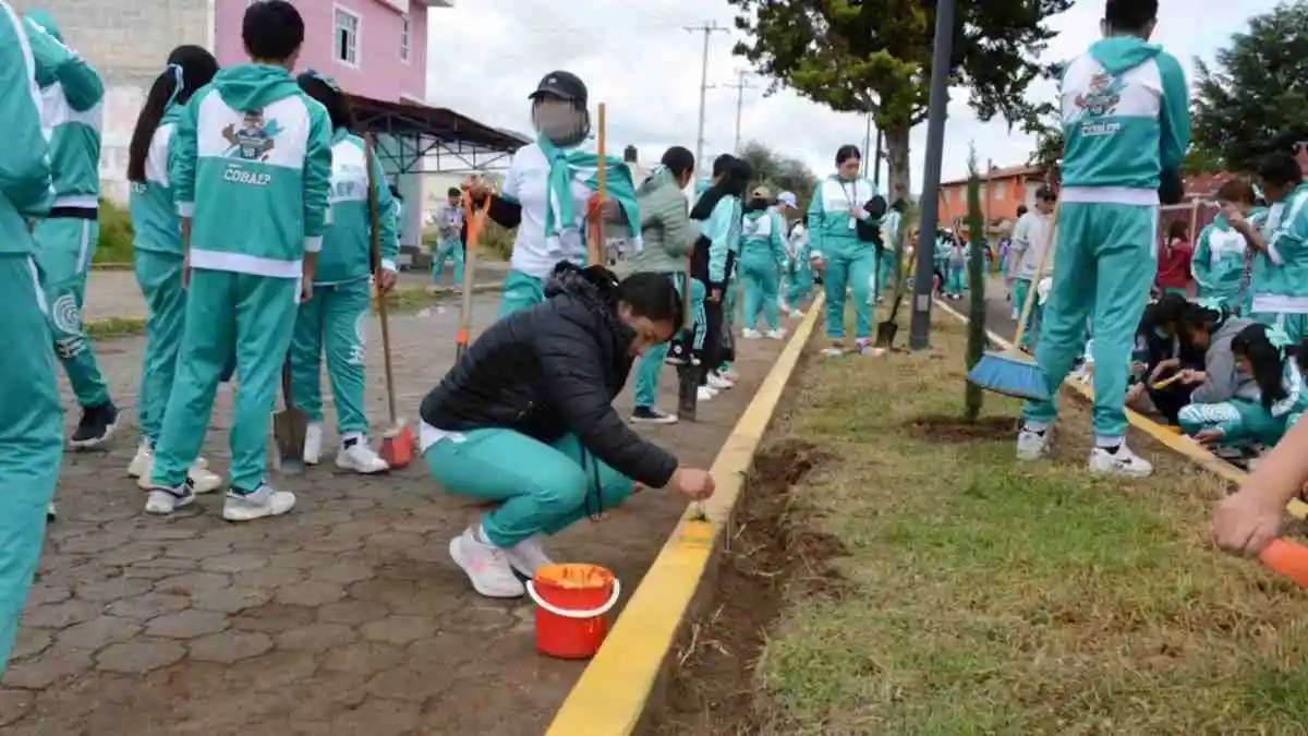 COBAEP embellece espacios públicos en Puebla