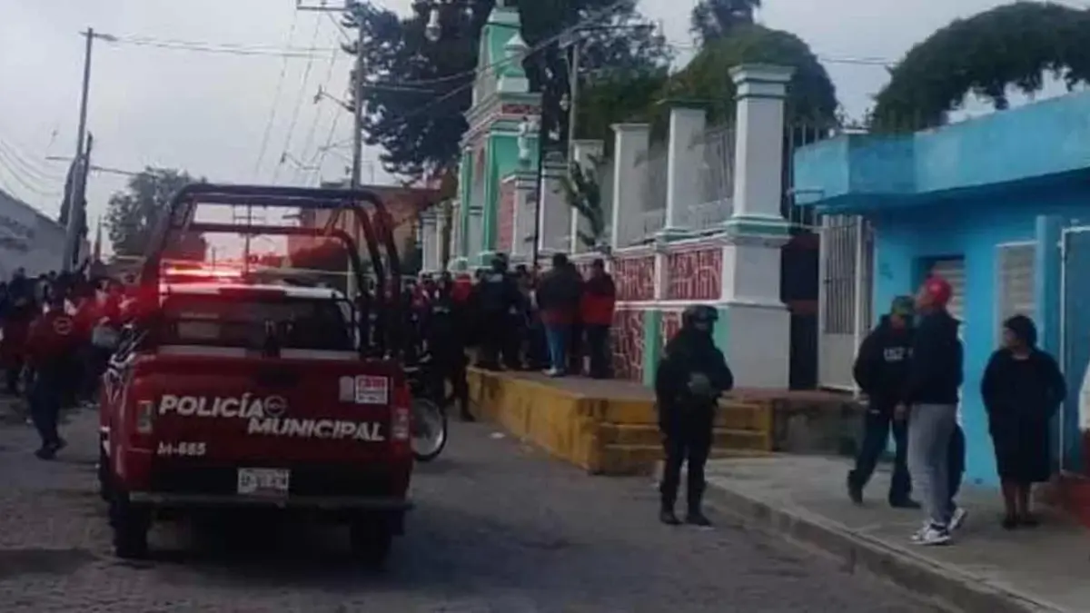 Balacera en escuela de Texmelucan deja un hombre muerto