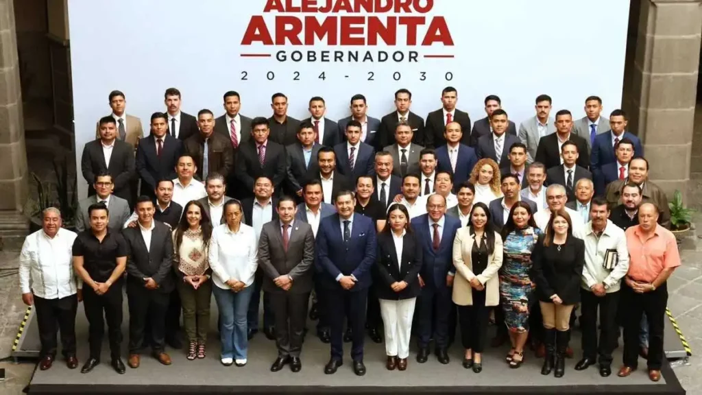 Alejandro Armenta presenta proyecto de seguridad en reunión ediles electos