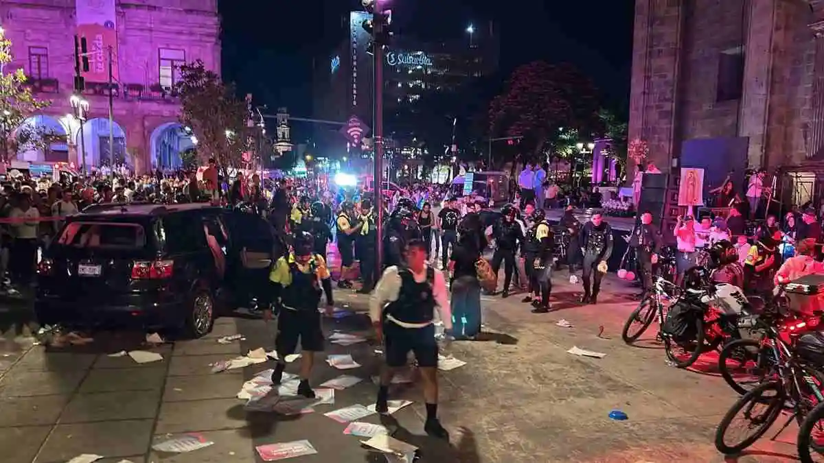 Atropellan a grupo pro vida frente a catedral de Guadalajara