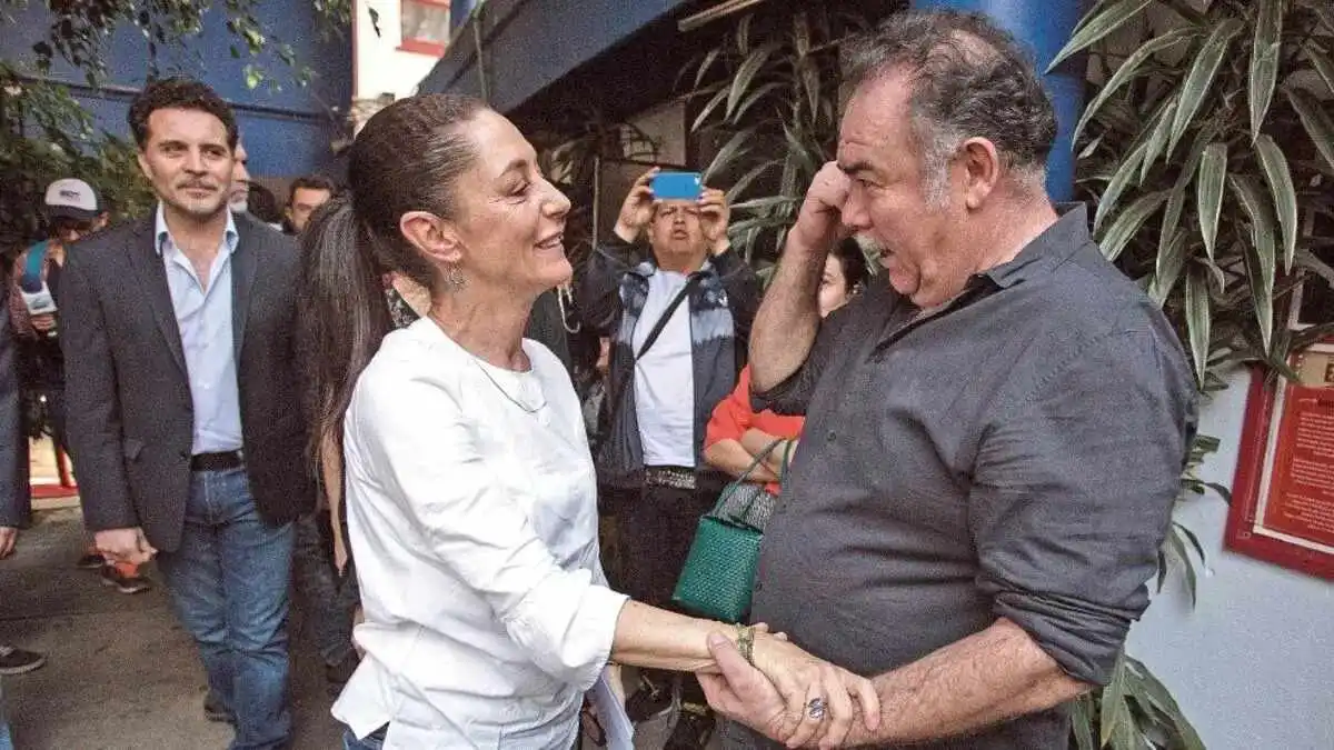 Jesús Ochoa confronta a hombre que lo llama “traidor a la patria” en San Lázaro