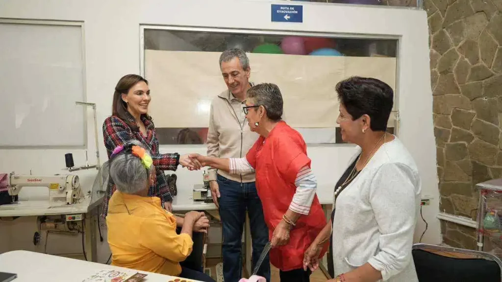 Pepe Chedraui y Marie Élise Budib supervisan instalaciones del SMDIF