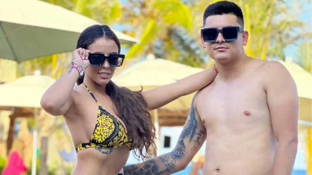 Jacky Ramírez, la ex integrante de Acapulco Shore posando al lado de La Flaca