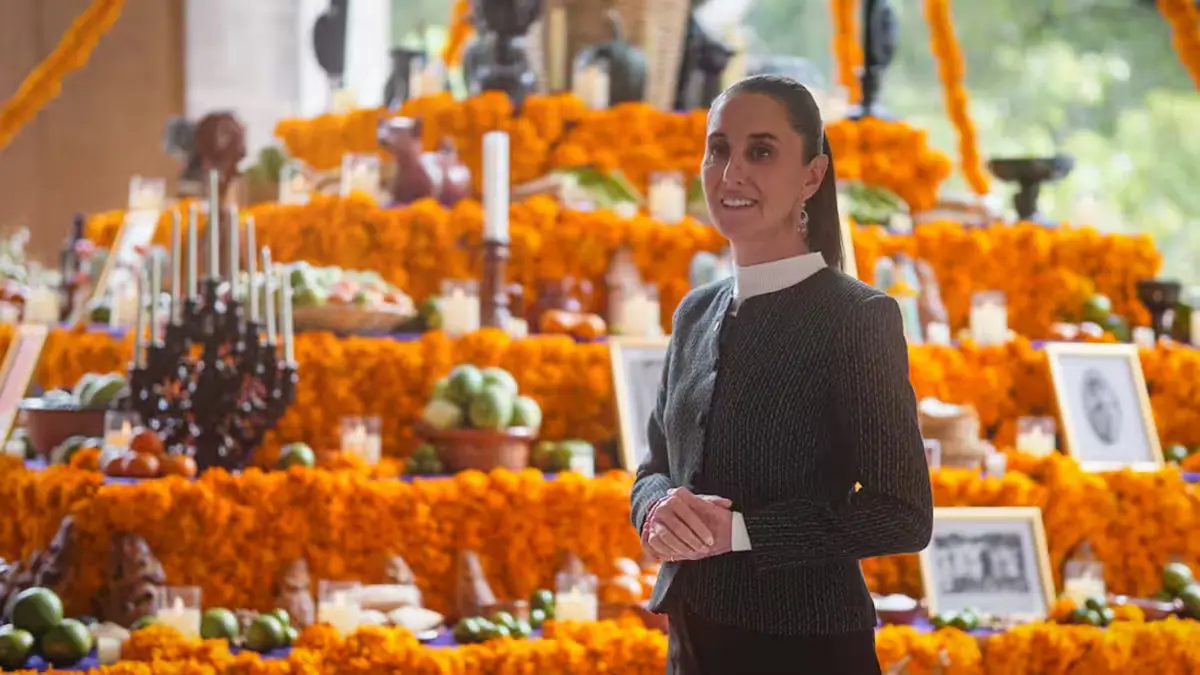 Ofrenda de Palacio Nacional honra a mujeres mexicanas