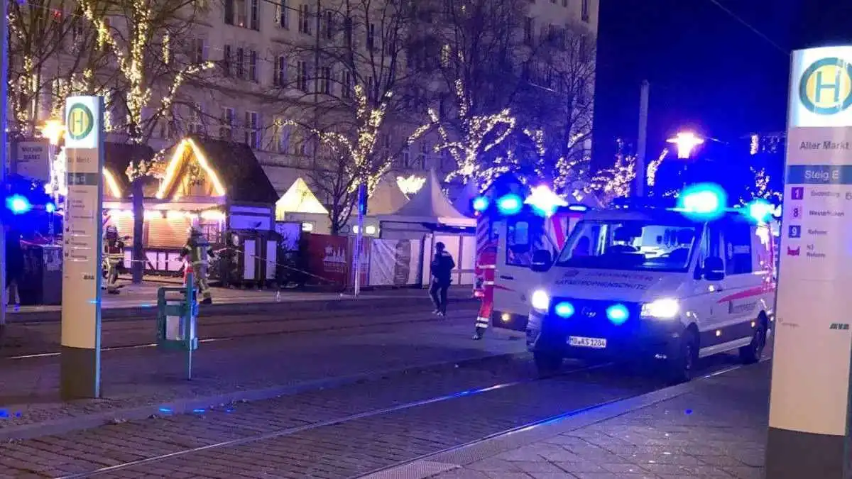 Auto atropella a transeuntes en mercado navideño en Magdeburgo y deja muertos