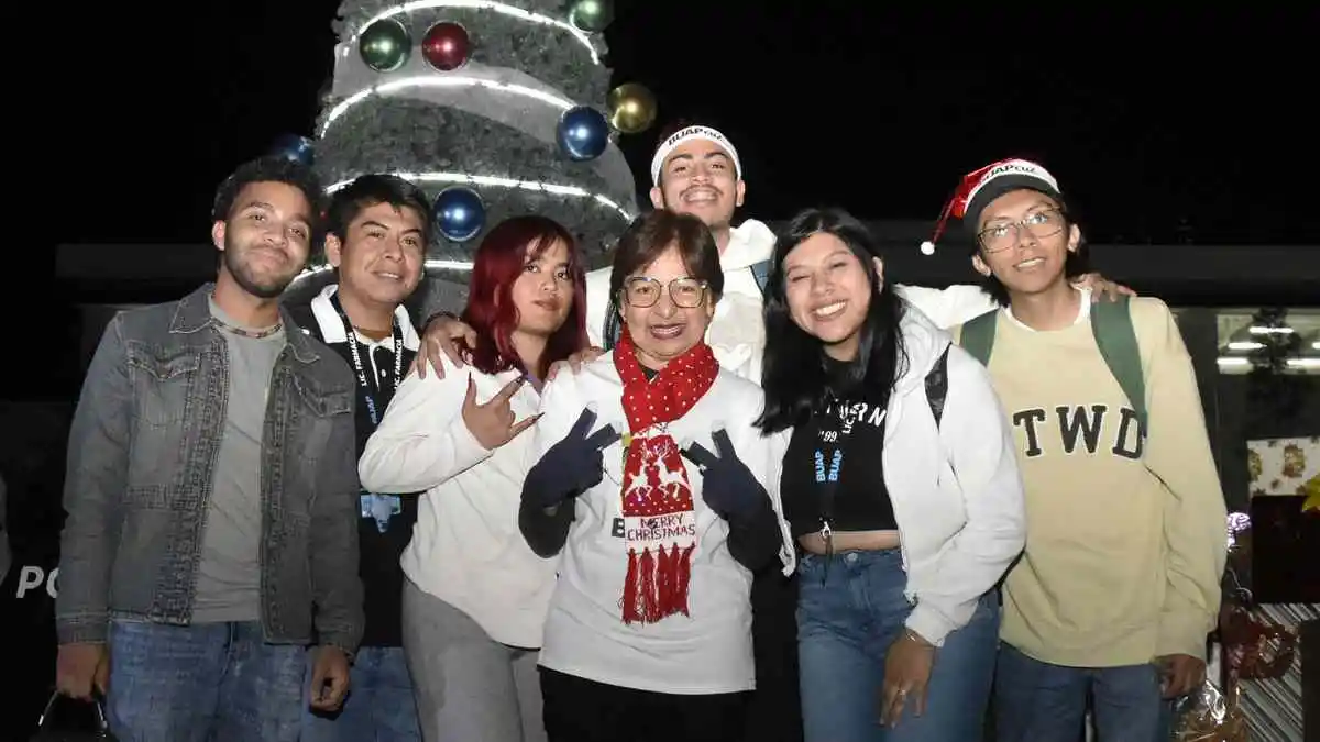 Encienden el Árbol de Navidad en Ciudad Universitaria 2