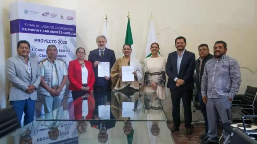 Lupita Cuautle firma convenio entre San Andrés Cholula y Rumania