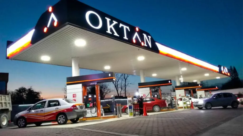 Automovilista denuncia daños por gasolina contaminada de OKTAN en Puebla