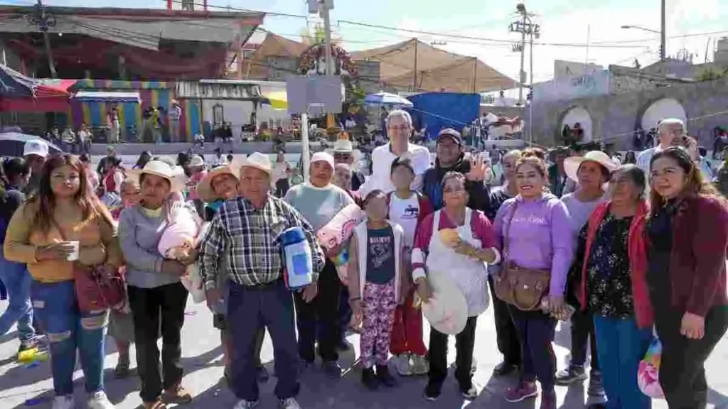 Pepe Chedraui organiza posadas en Chautla y Totimehuacan