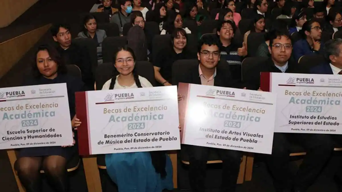 SEP otorga becas a 148 Estudiantes por Excelencia Académica