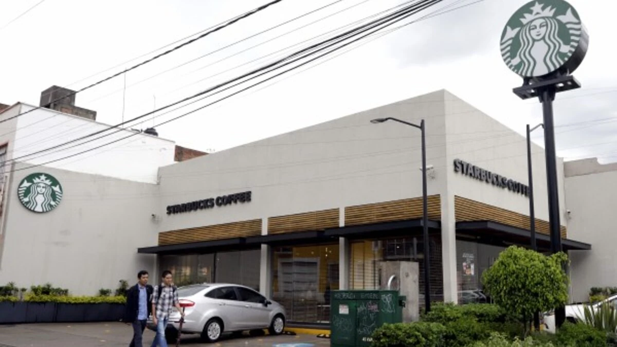 Terror en Starbucks, asaltan a clientes en Puebla