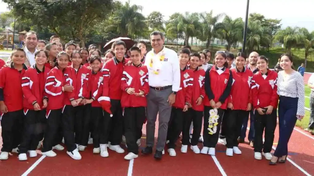 Salomón inaugura Unidades Deportivas en Hueytamalco y Tetela de Ocampo