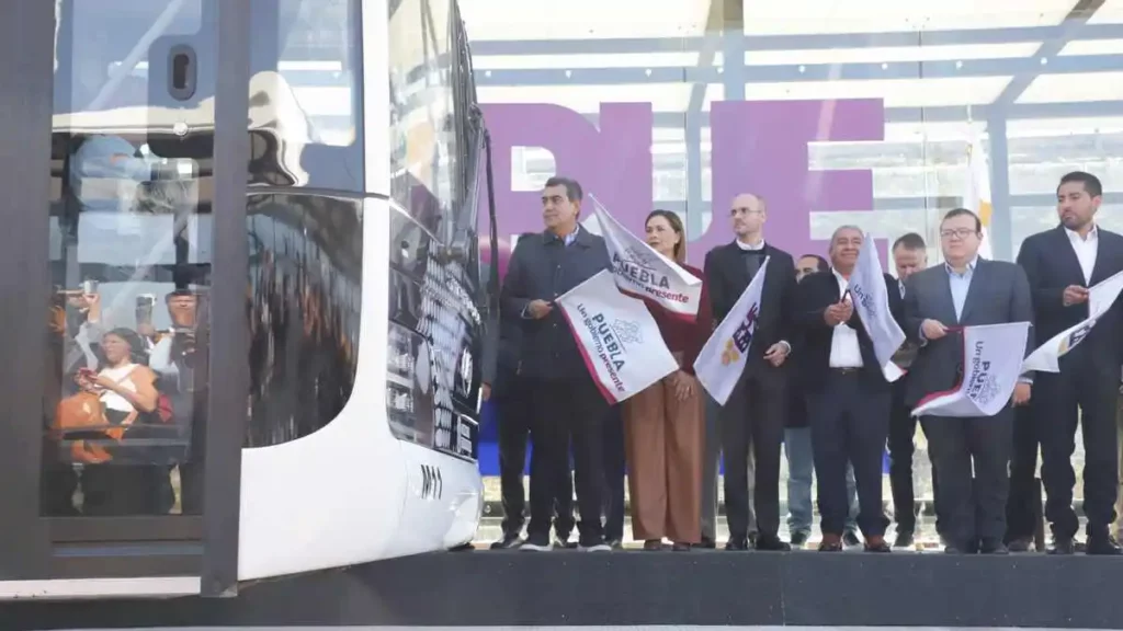 Salomón inaugura el Sistema Metropolitano de Transporte; será gratuito en diciembre