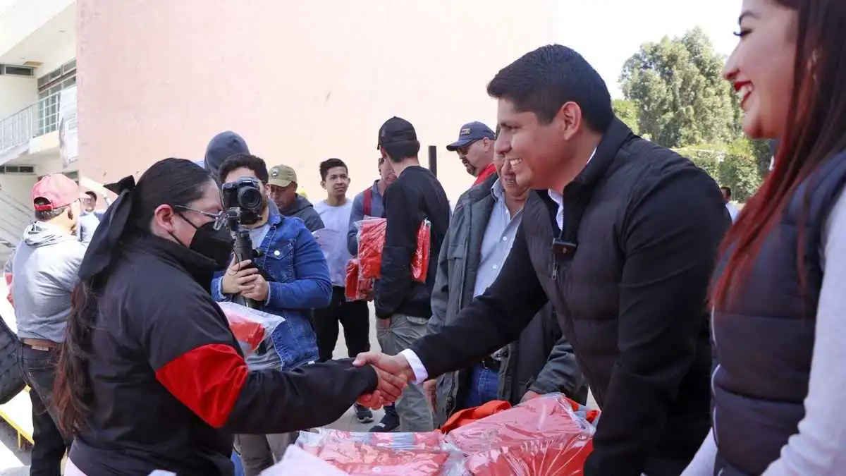 Entregan uniformes a personal de Parques y Jardines en Cuautlancingo