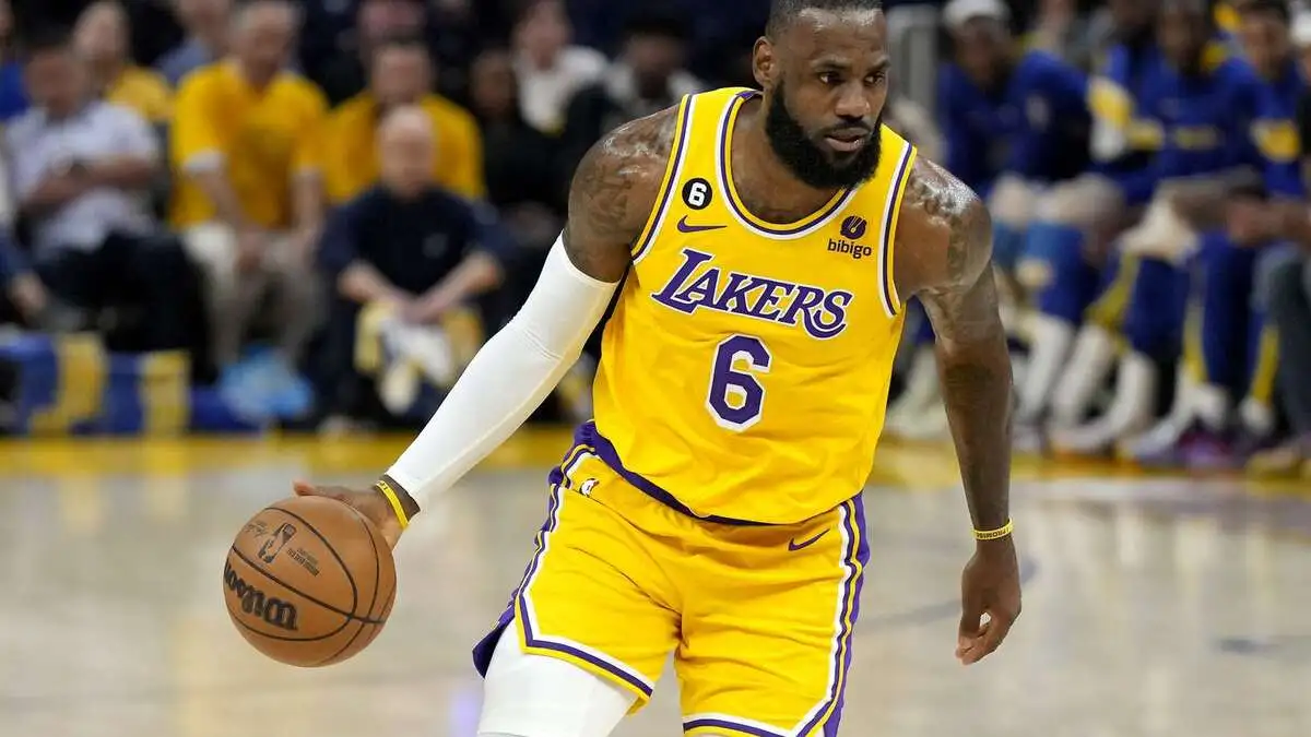 LeBron James, el primer jugador de 40 años en iniciar un Juego de Estrellas de la NBA