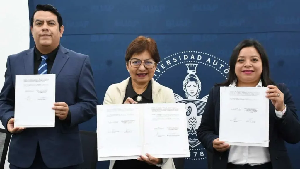 Lilia Cedillo revisa Contrato Colectivo con ASPABUAP y SITBUAP