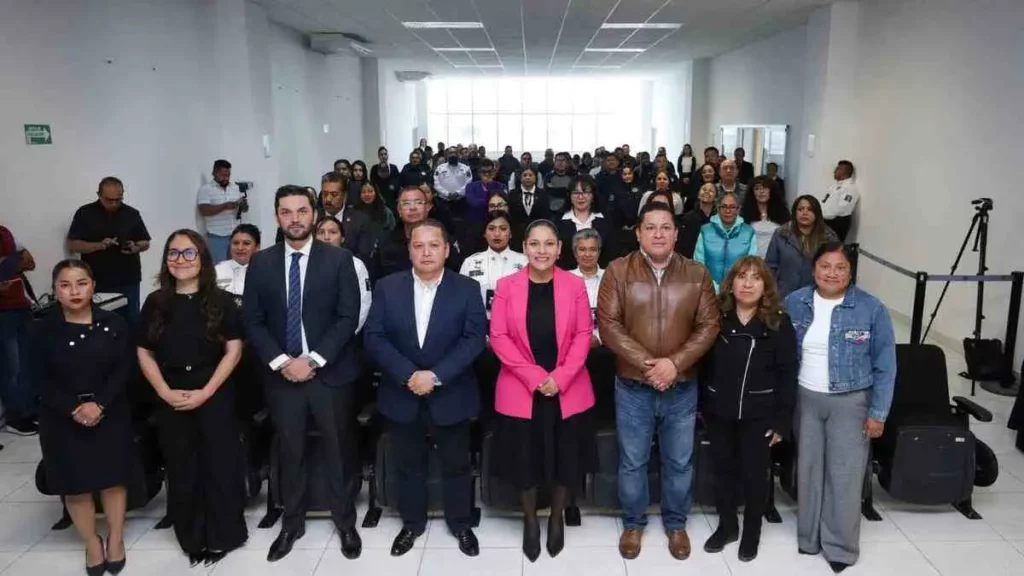 Lupita Cuautle firma convenio para capacitar y becar a 300 policías