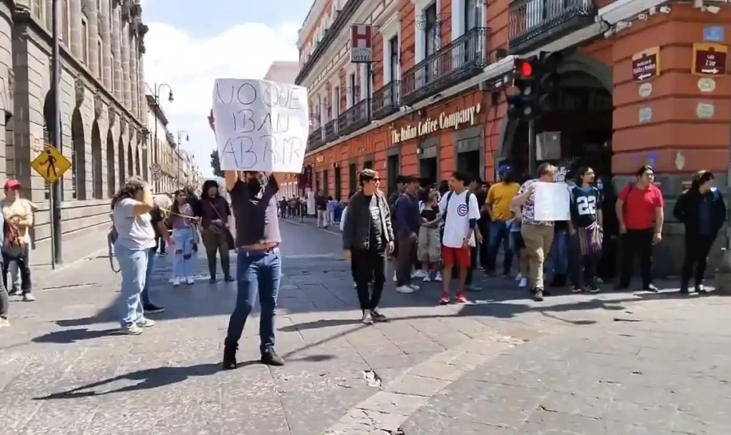 Estudiantes de la BUAP bloquean la ciudad: Conoce los cierres viales