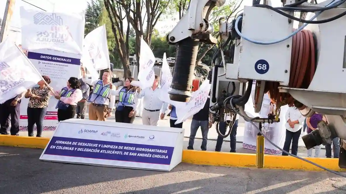 Lupita Cuautle encabeza jornada de desazolve en la Avenida Orión Norte