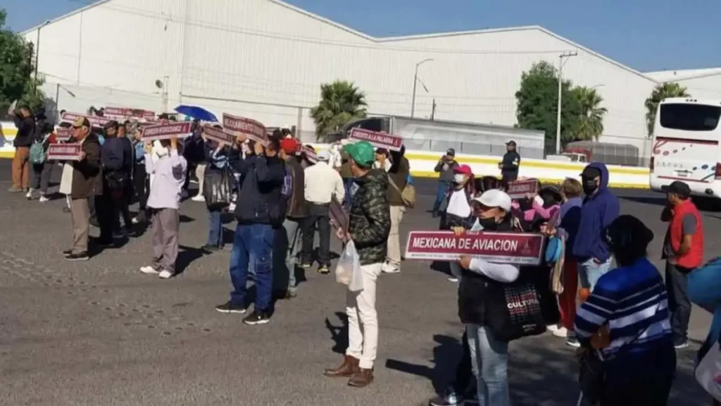 Manifestación en la caseta de Tepotzotlán causa tráfico en la autopista México-Querétaro