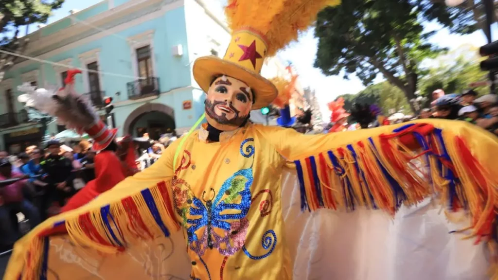 Los huehues tradicionalmente eran jóvenes tratando de aparentar ser viejos