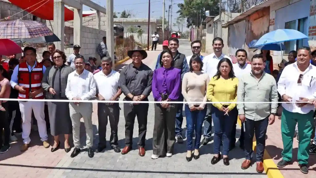 Omar Muñoz inaugura la privada Aquiles Serdán en San Lorenzo Almecatla